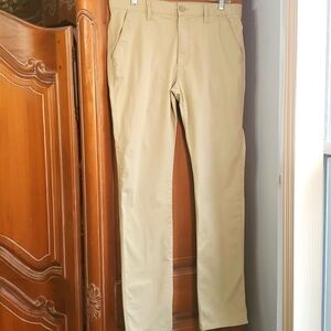 Vans, men's off the wall khaki pants. Straight leg.‎ Size 32. Four pockets. Nice